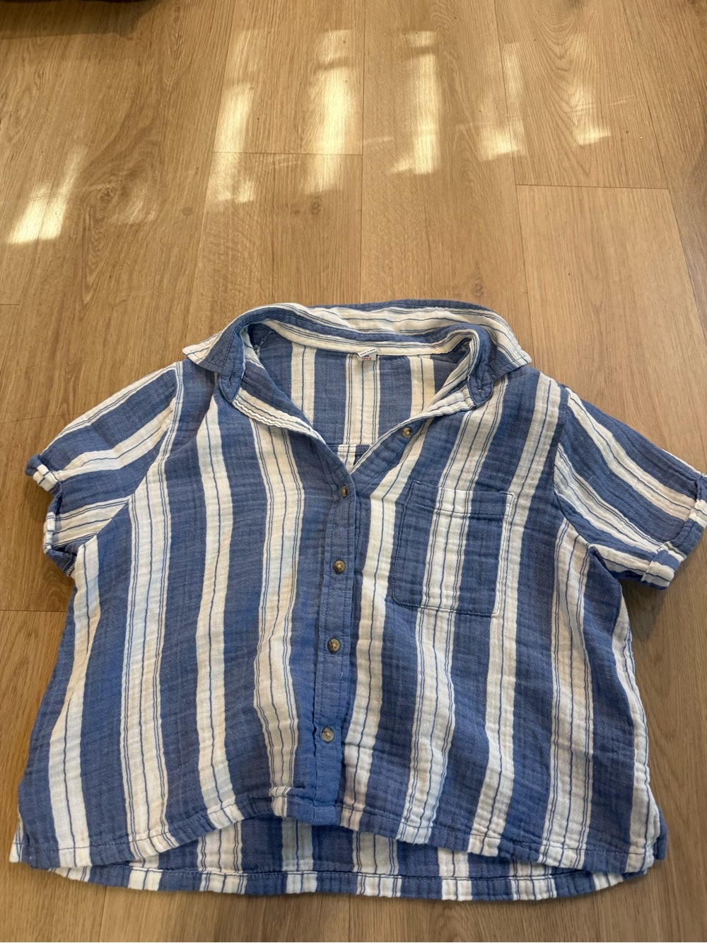 Blue & White Striped Short Sleeve Button-Front Top adult small